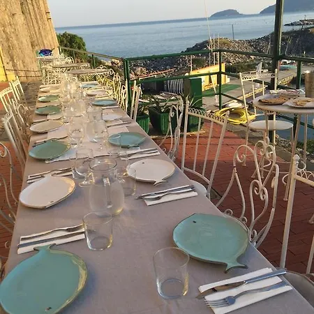 Scuola Di Mare Santa Teresa Penzion Lerici
