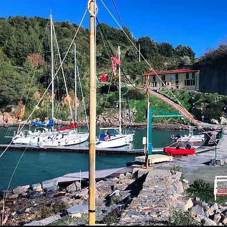 Scuola Di Mare Santa Teresa Penzion Lerici