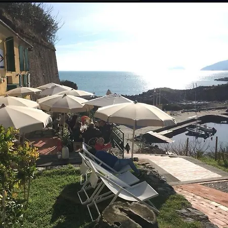 Scuola Di Mare Santa Teresa Vendégház *