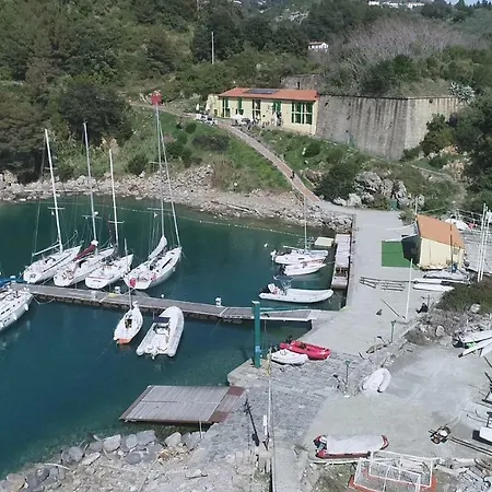 Scuola Di Mare Santa Teresa Penzion Lerici